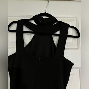 Little black dress - round neck open shoulders